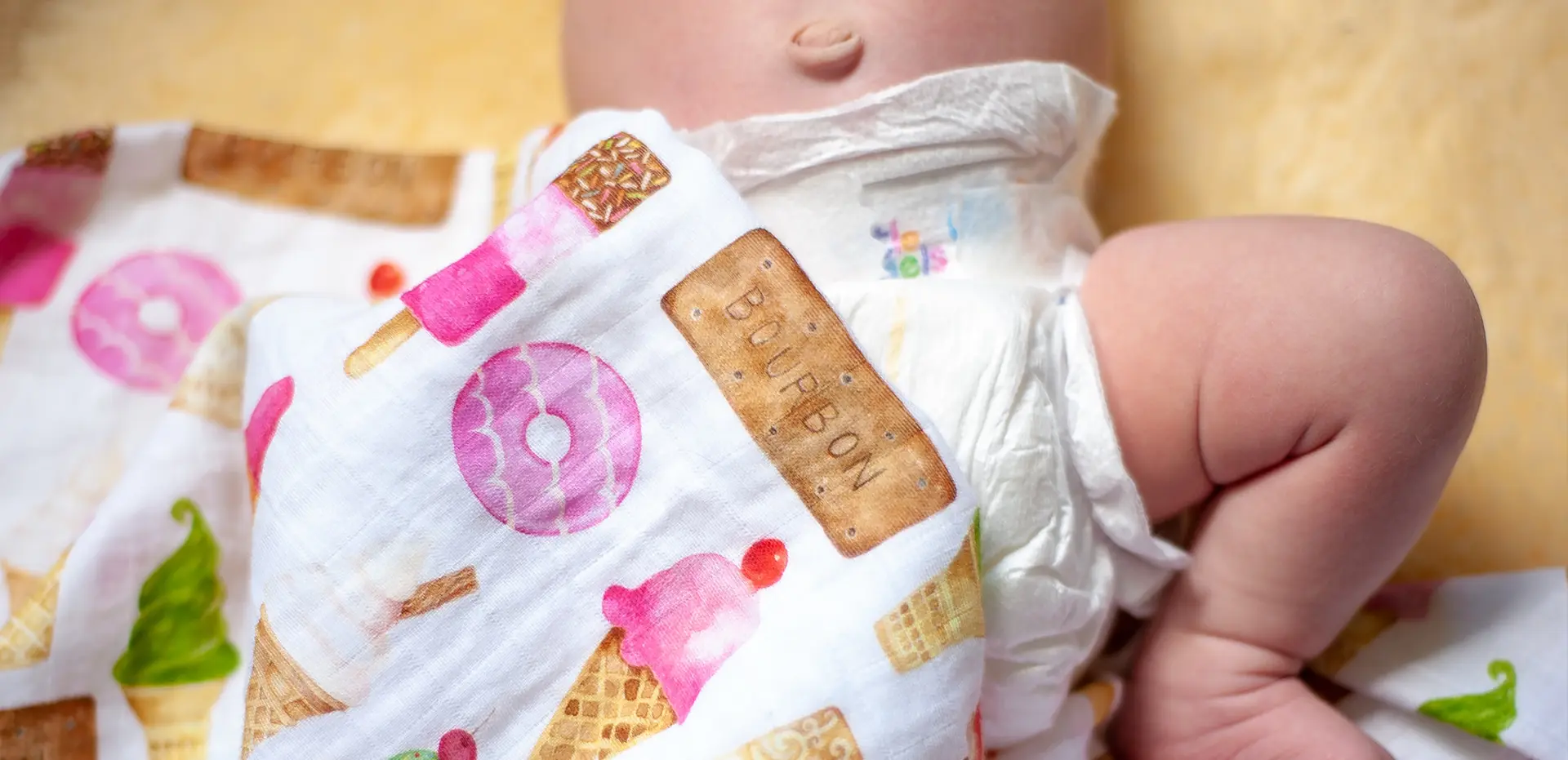 Disposable-and-traditional-diapers